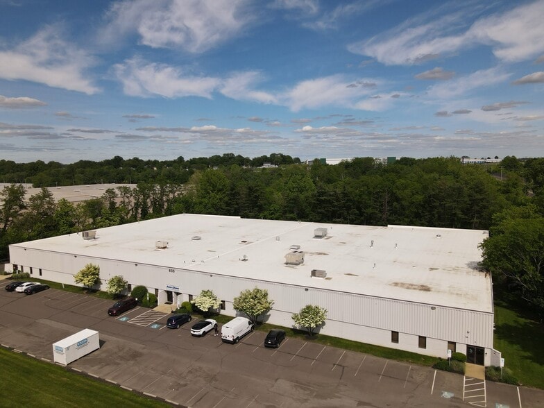 835 Wheeler Way, Langhorne, PA for lease - Building Photo - Image 3 of 4