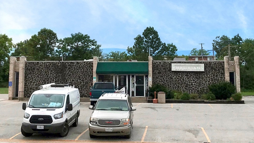 9181-9197 W Florissant Ave, Saint Louis, MO for sale - Building Photo - Image 2 of 5