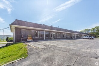 8421 University Ave, Clive, IA for lease Interior Photo- Image 2 of 5