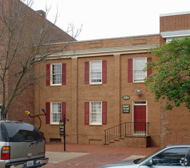 135 Kings Way, Hampton, VA 23669