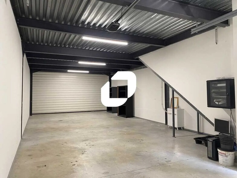 Flex in Canéjan for lease - Interior Photo - Image 3 of 9