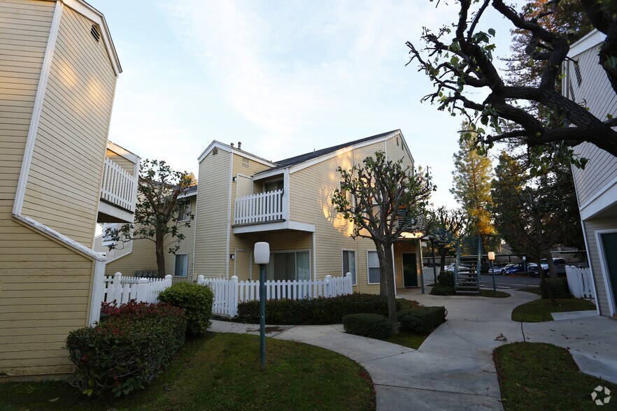 7107 Ming Ave, Bakersfield, CA 93309