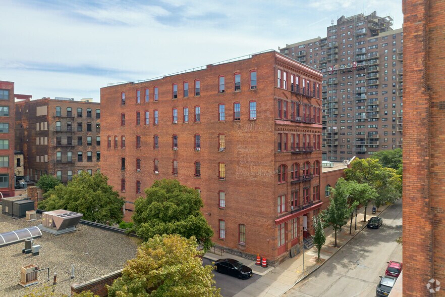Multifamily in Rochester, NY for sale - Primary Photo - Image 1 of 1