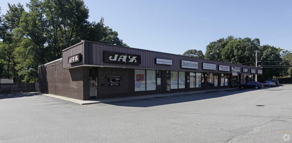 704-720 Portion Rd, Ronkonkoma, NY for sale - Primary Photo - Image 1 of 1