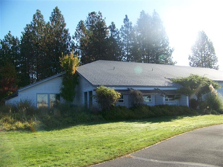 301 N Valley Dr, Grants Pass, OR for sale Primary Photo- Image 1 of 1