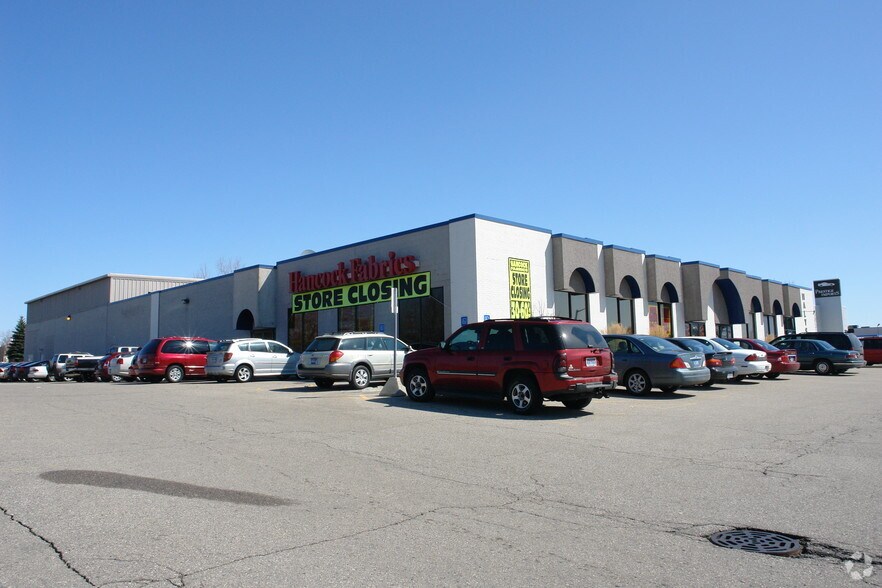 2855 29th St SE, Grand Rapids, MI for lease - Building Photo - Image 2 of 6