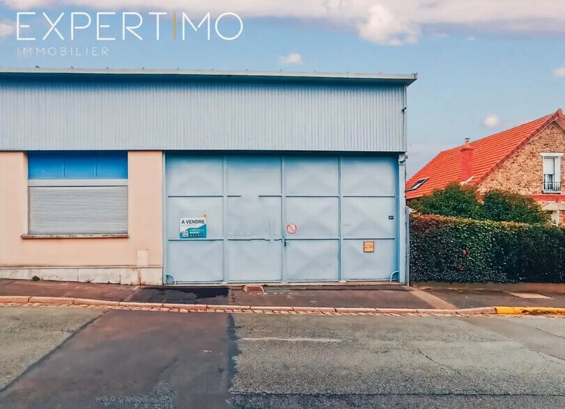 Industrial in Lardy for sale - Building Photo - Image 1 of 7