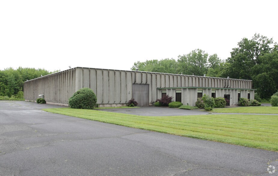 23 Thompson Rd, East Windsor, CT for sale - Primary Photo - Image 1 of 1