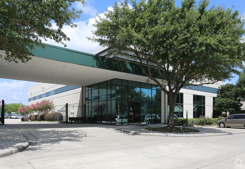 16505 Air Center Blvd, Houston, TX for sale - Primary Photo - Image 1 of 1
