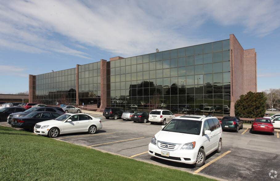 770 N Cotner Blvd, Lincoln, NE for lease - Building Photo - Image 3 of 5