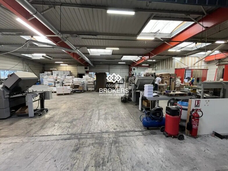 Flex in Beaucouzé for lease - Interior Photo - Image 3 of 4