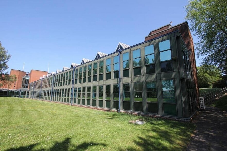 Sparrowgrove, Winchester for lease - Building Photo - Image 2 of 33