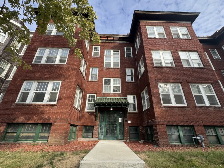 27-unit Springfield Opportunity portfolio of 3 properties for sale on LoopNet.com - Building Photo - Image 3 of 14