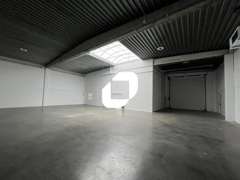Allée Des Trois Lions, Roncq for lease - Interior Photo - Image 3 of 8