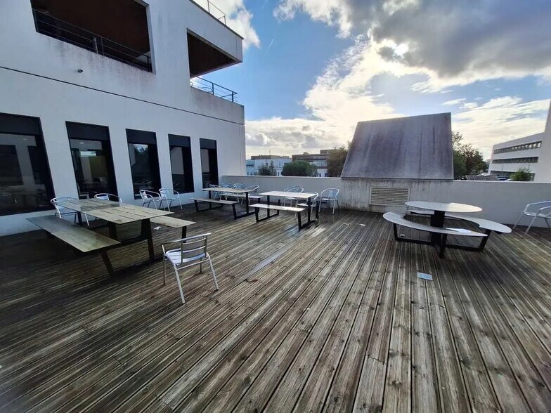 Office in Pessac for lease - Building Photo - Image 3 of 17