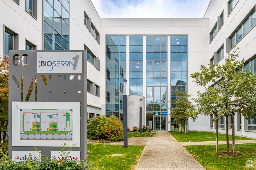 Office in Lyon for lease - Building Photo - Image 2 of 4