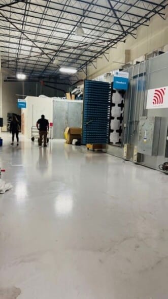 6881 Kingspointe Pky, Orlando, FL for lease - Building Photo - Image 3 of 18