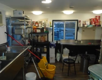 More details for 910-912 St Laurent Blvd, Ottawa, ON - Retail for Sale