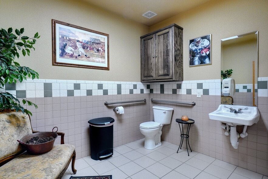 924 Foster Ln, Weatherford, TX for lease - Interior Photo - Image 3 of 33