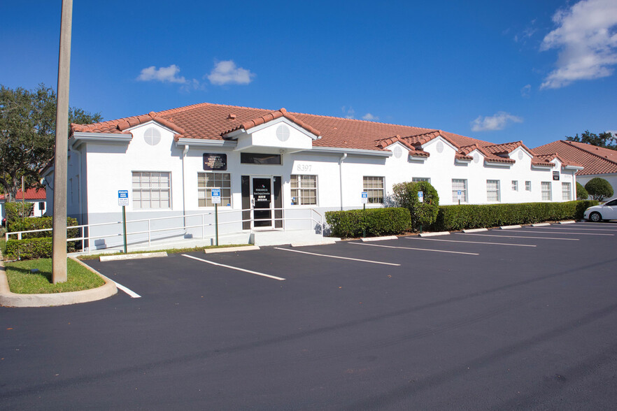 8391-8397 W Oakland Park Blvd, Sunrise, FL for lease - Building Photo - Image 2 of 8