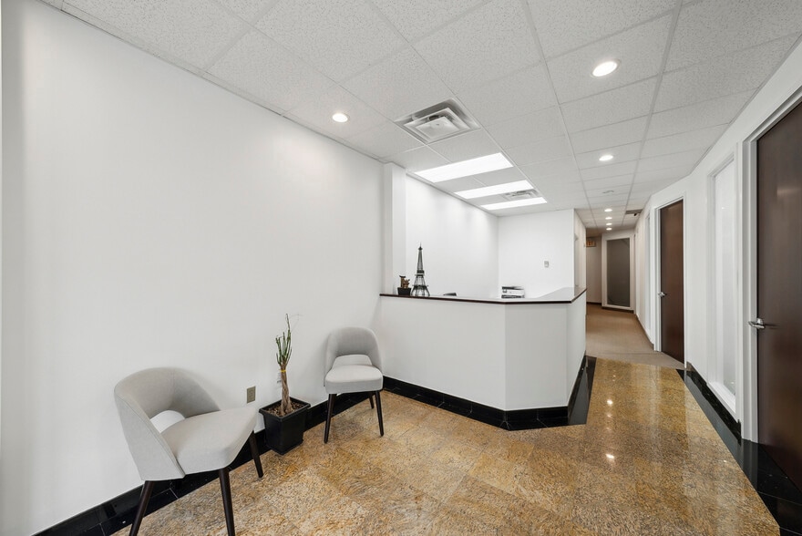 10 N George St, Brampton, ON for lease - Interior Photo - Image 3 of 4