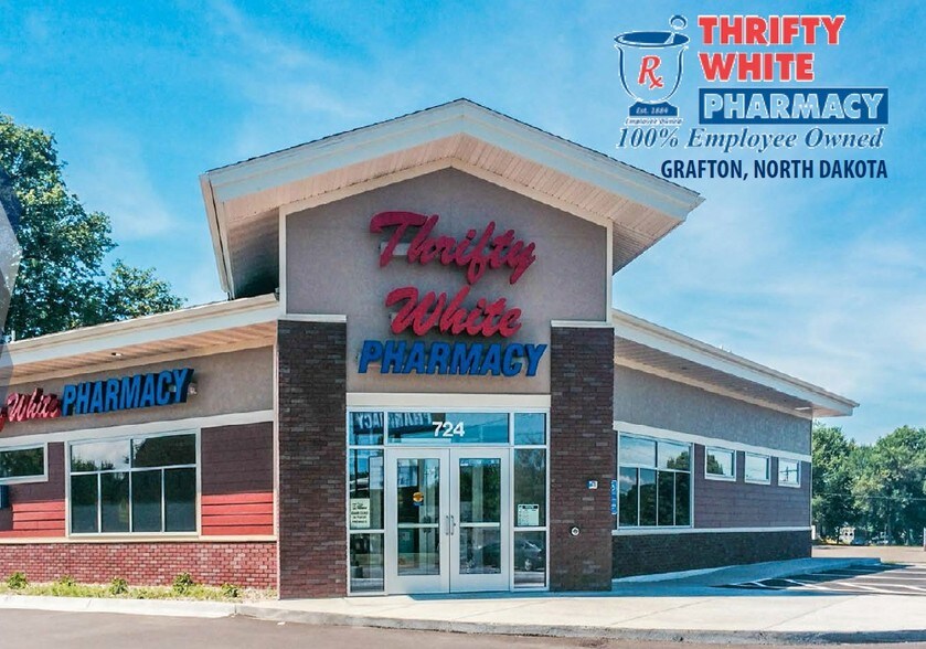 737 W 12th St, Grafton, ND 58237