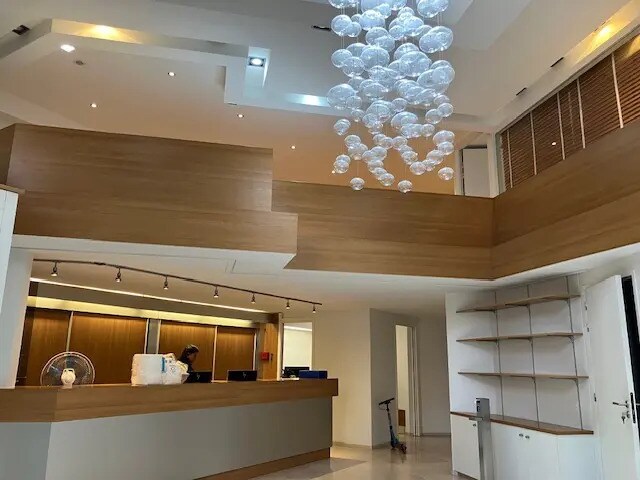 Retail in Lyon for lease Interior Photo- Image 1 of 31