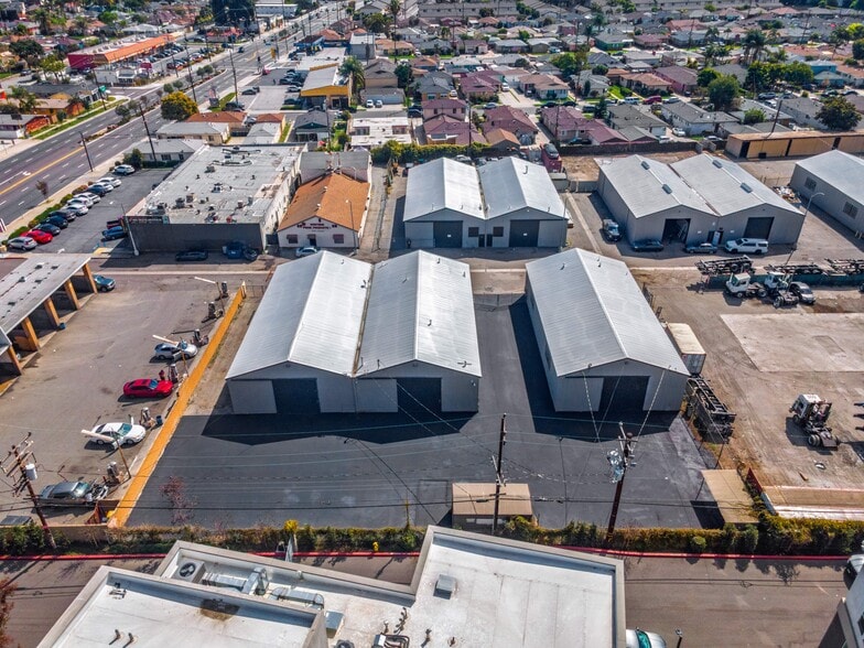 5 INDUSTRIAL BUILDINGS FOR SALE portfolio of 5 properties for sale on LoopNet.com - Building Photo - Image 1 of 4
