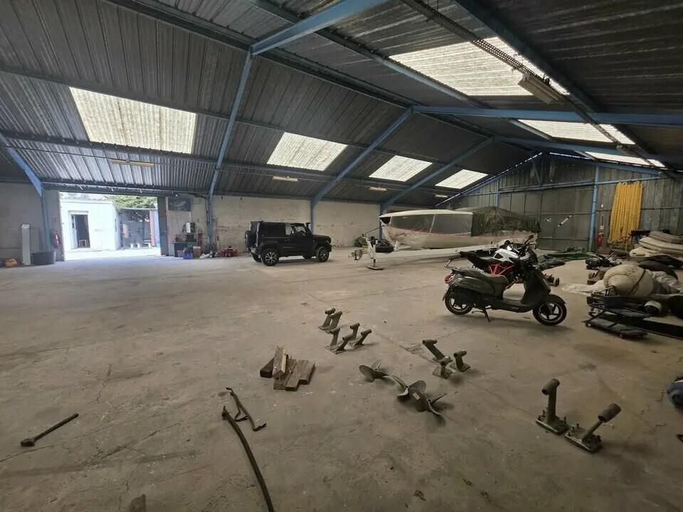 Location Entrepôt 920 m² - Photo 1