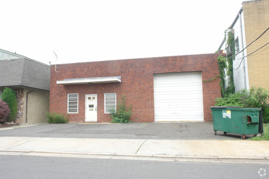 205 E 11th Ave, Roselle, NJ for lease - Building Photo - Image 2 of 6