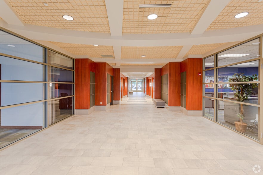 5133 W Terrace Dr, Madison, WI for lease - Building Photo - Image 2 of 5