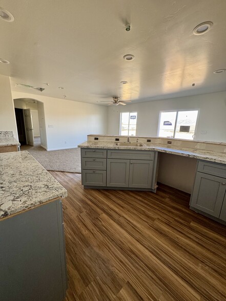 21605 Golden Star Blvd, Tehachapi, CA for sale - Interior Photo - Image 3 of 20