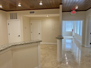 520 SW Federal Hwy, Stuart, FL for lease Interior Photo- Image 1 of 11