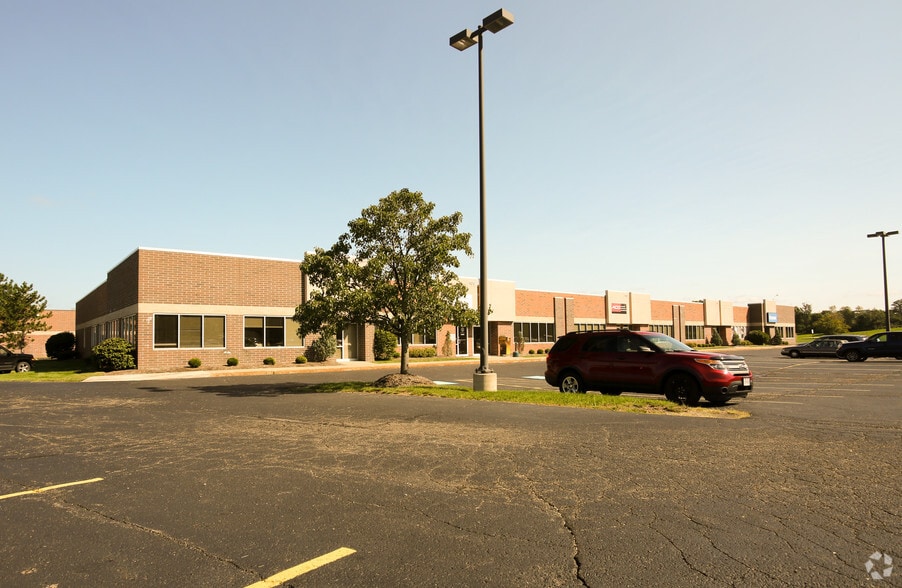 555 Frost Rd, Streetsboro, OH for lease - Primary Photo - Image 1 of 10