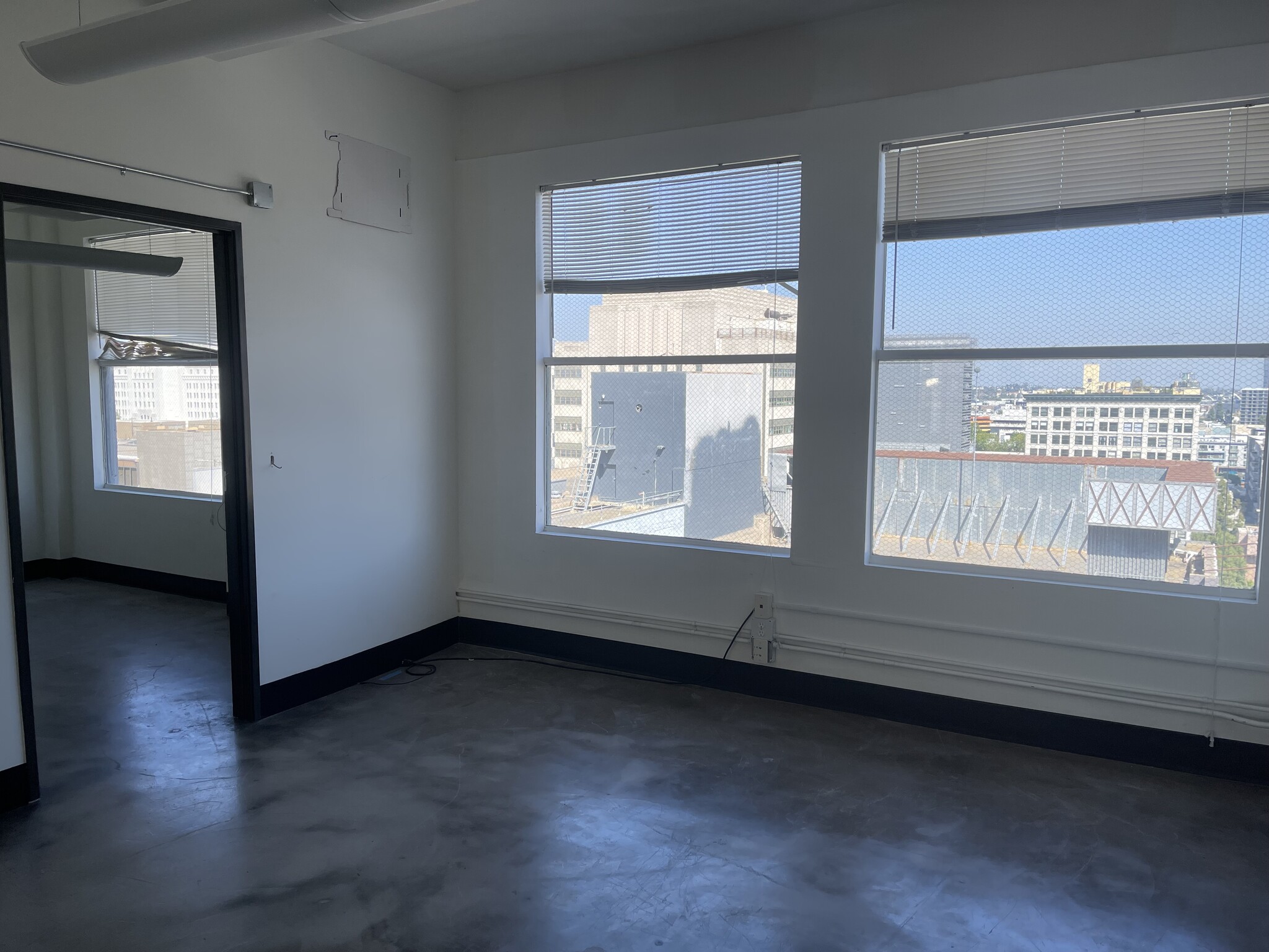 316 W 2nd St, Los Angeles, CA for lease Interior Photo- Image 1 of 4