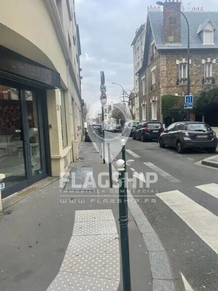 Retail in Asnières-Sur-Seine for lease - Building Photo - Image 1 of 1