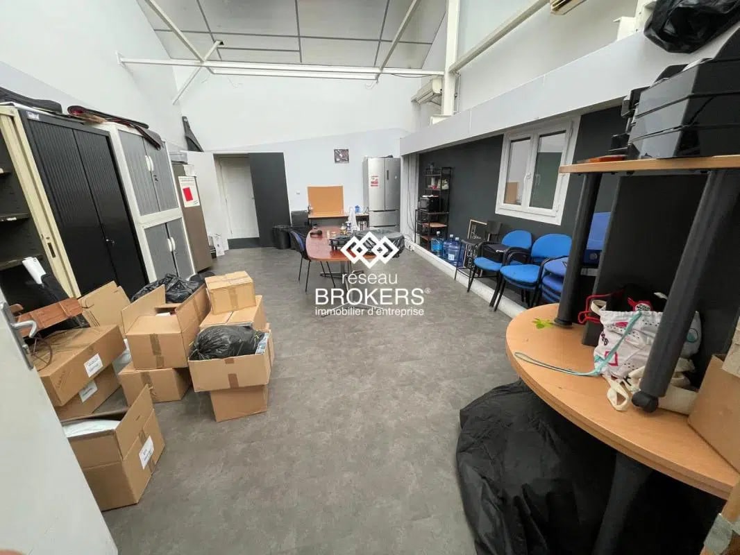 Office in Nanterre for lease Interior Photo- Image 1 of 6