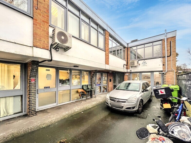 1-6 Challice Clos, Wallington for sale - Building Photo - Image 1 of 3