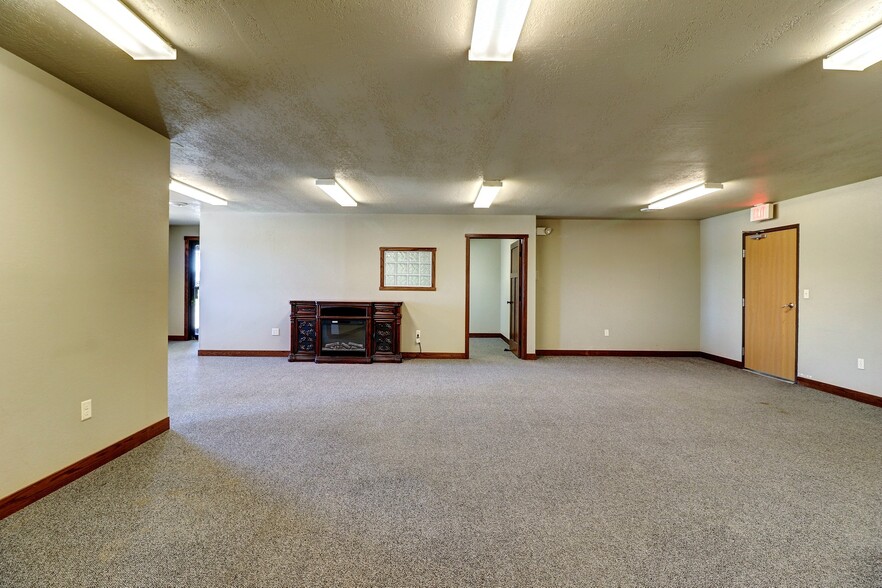 5402 53rd Ave S, Fargo, ND for lease - Interior Photo - Image 3 of 34