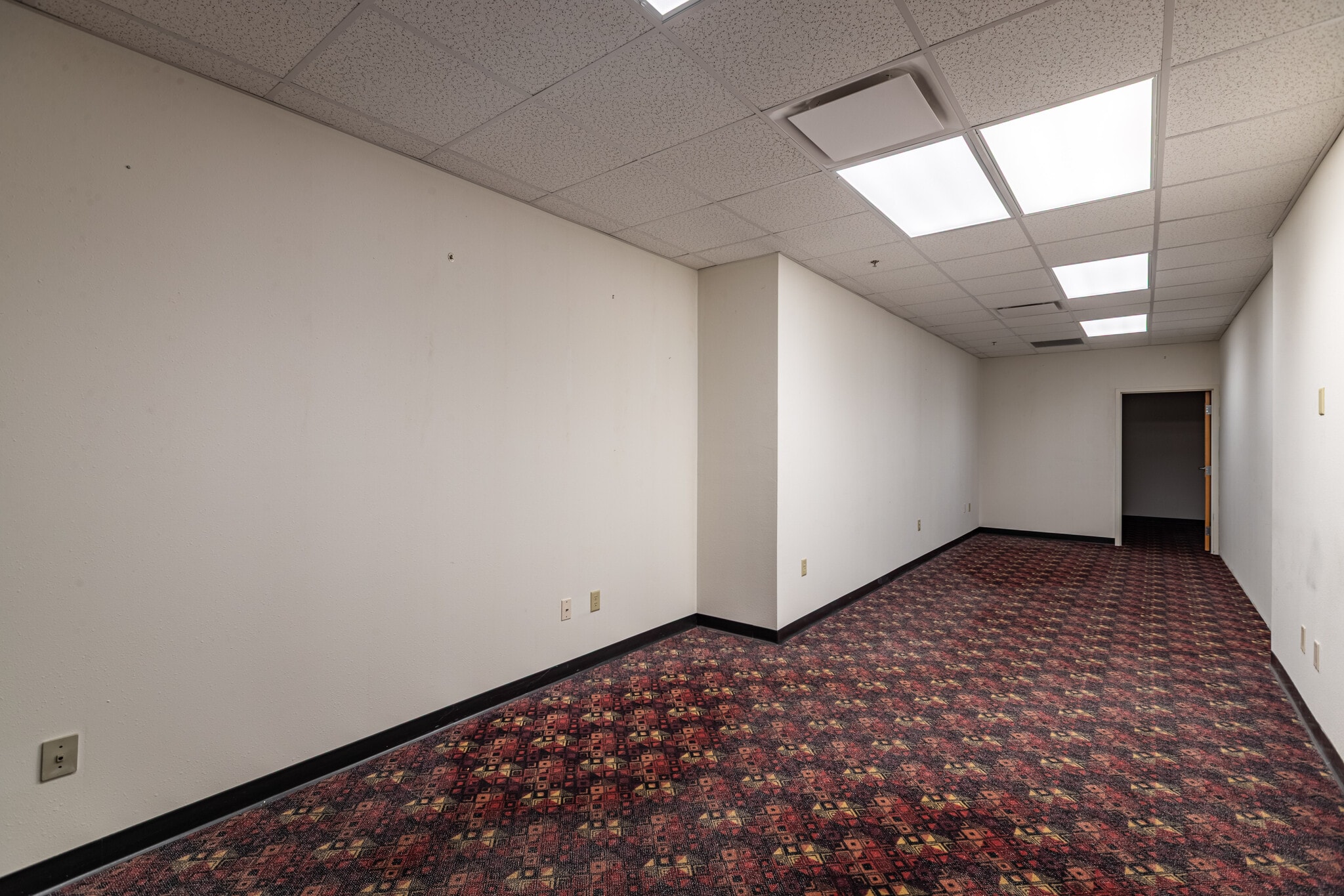 700 N 3rd St, La Crosse, WI for lease Interior Photo- Image 1 of 5