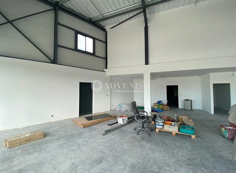 Retail in Toussieu for lease - Interior Photo - Image 3 of 4