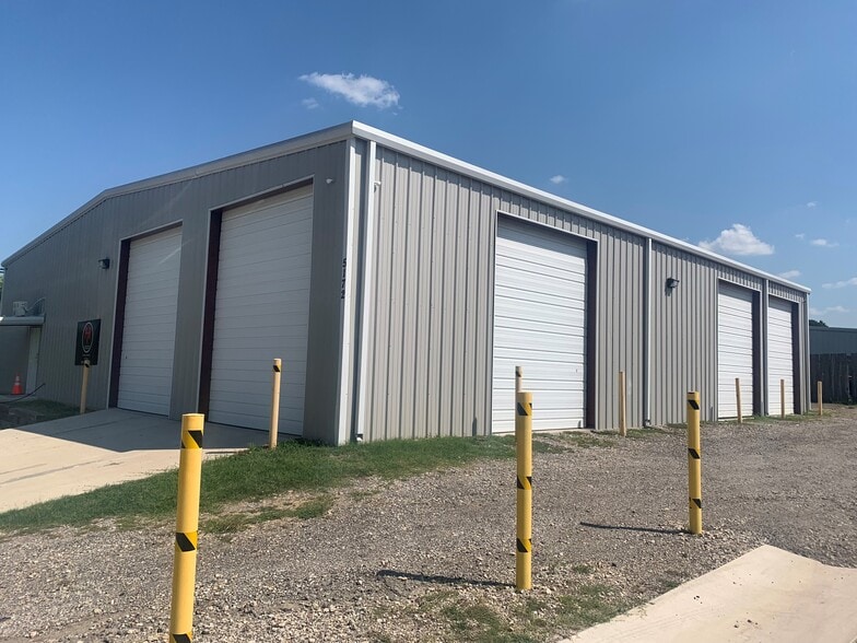 5160-5170 Lemons Rd, Fort Worth, TX for lease - Building Photo - Image 2 of 8