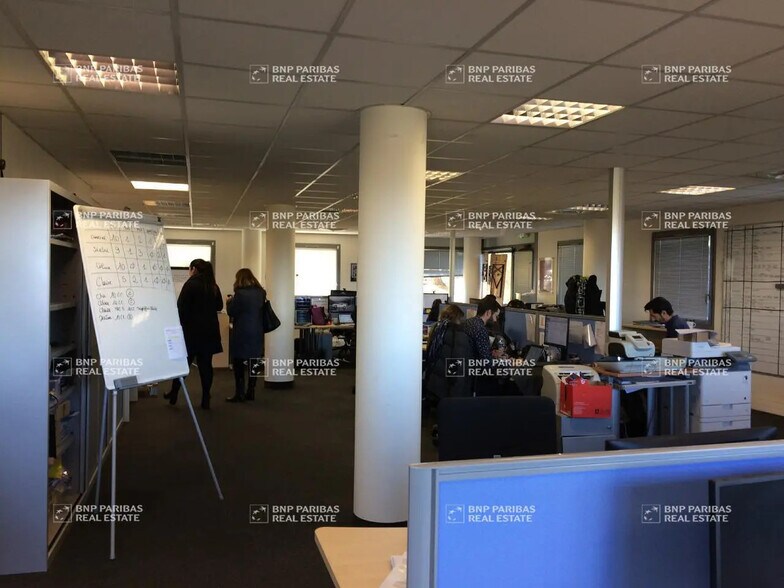 Office in Aix-en-Provence for lease - Building Photo - Image 2 of 65