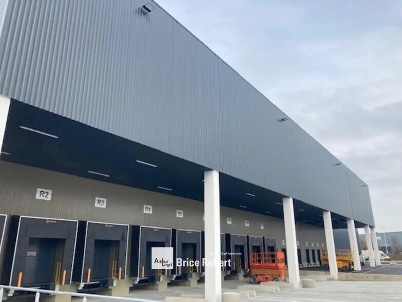 Flex in Corbas for lease - Building Photo - Image 2 of 5