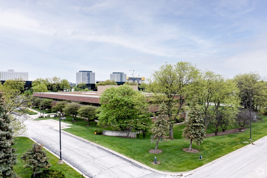 1400 Kensington Rd, Oak Brook, IL for sale - Building Photo - Image 2 of 5