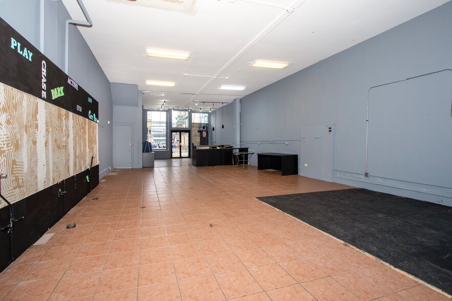 2223 N Clybourn Ave, Chicago, IL for lease - Interior Photo - Image 3 of 11