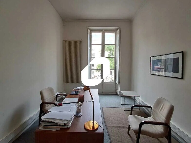 Office in Bordeaux for lease - Interior Photo - Image 3 of 8
