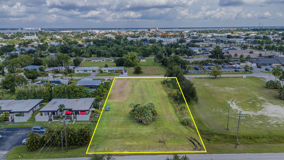 200 W Henry St, Punta Gorda, FL for sale - Aerial - Image 3 of 26