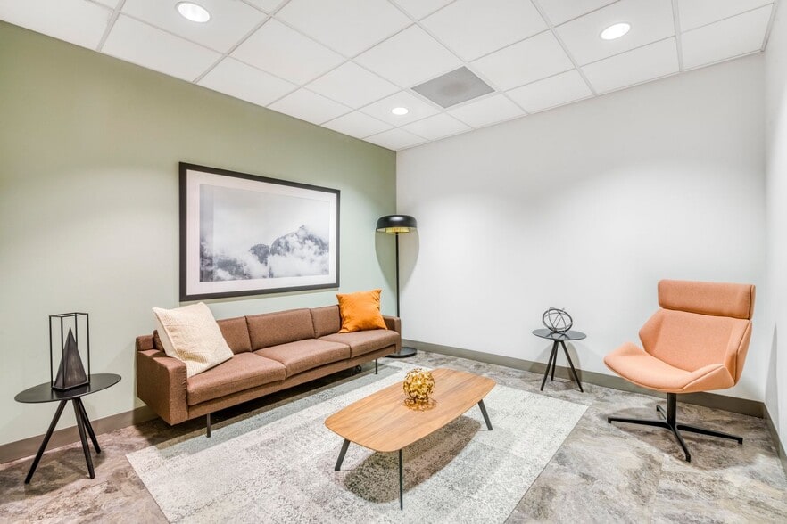 609 SW 8th St, Bentonville, AR for lease - Interior Photo - Image 2 of 13