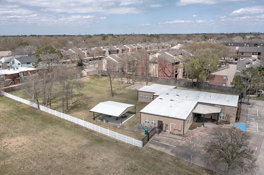 2215 Repsdorph Rd, Seabrook, TX for sale - Aerial - Image 1 of 1